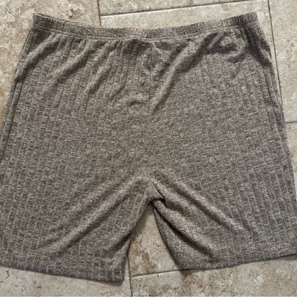 Gray women Textured Shorts